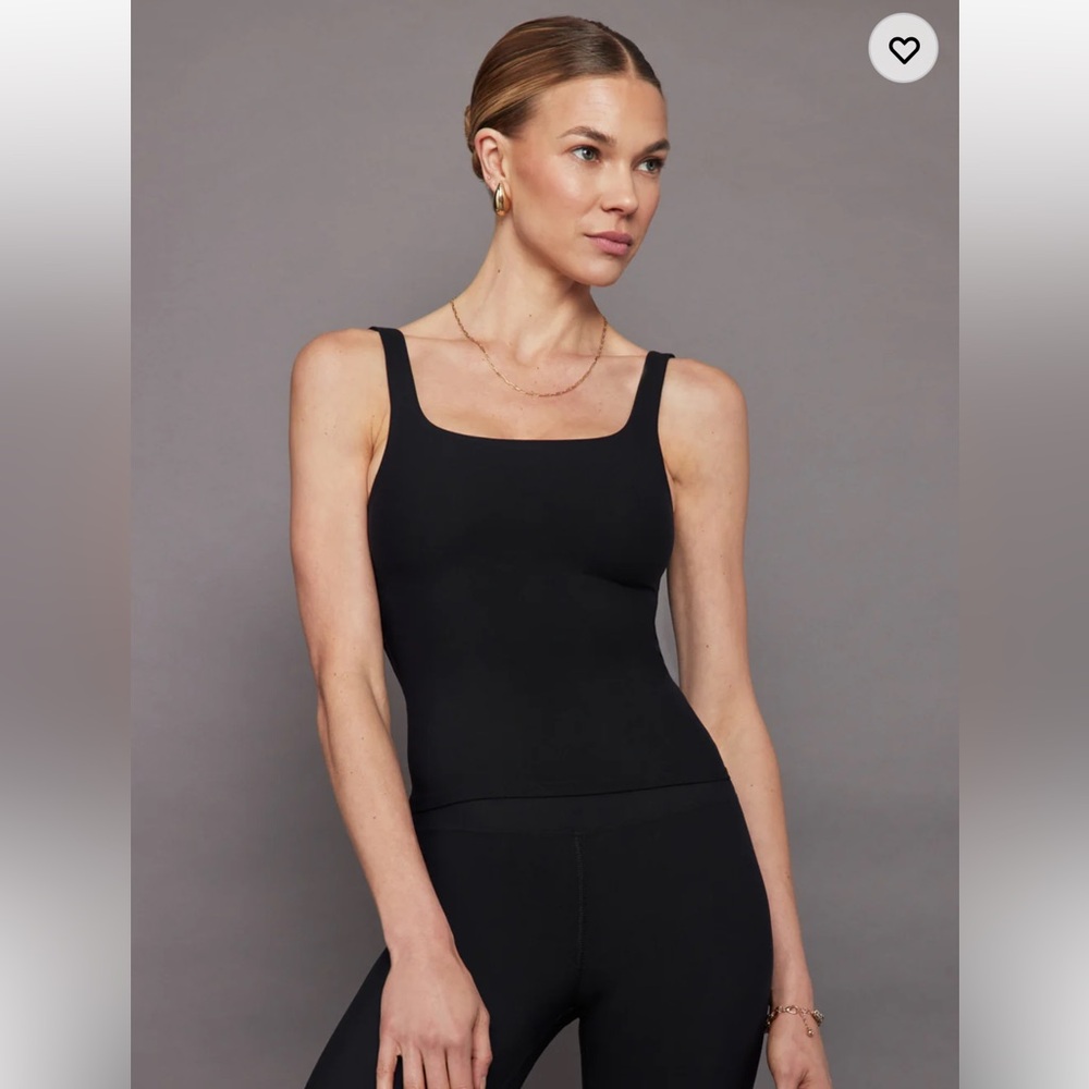 Carbon 38 Black Wide Scoop‎ Bra Tank
